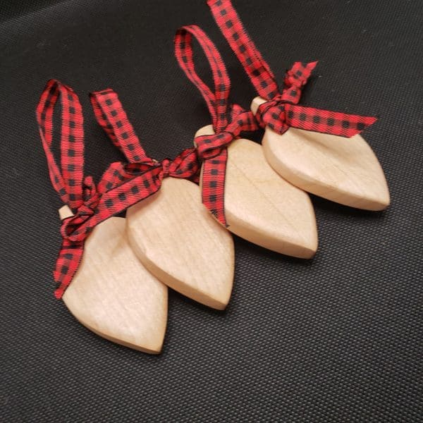 JUstenbois Maple Wood Christmas Classic Tear-Shaped Ornaments have a vintage feel